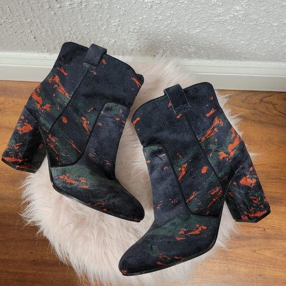 ❤🩷Bruno Premi Anthropologie - Velvet Black with Red & Green Heeled Boots❤🩷 - Picture 2 of 14